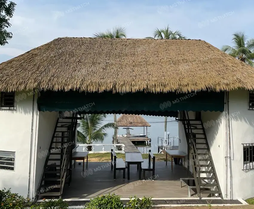 Casa de vacaciones junto al mar - Casa con techo de palma sintética